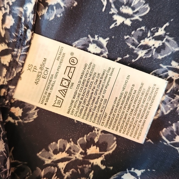 Banana Republic navy blue floral sleeveless blouse extra small - Picture 7 of 9